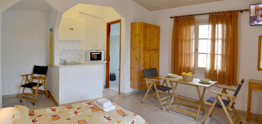 Villa Yiotevi Poros Town Екстер'єр фото